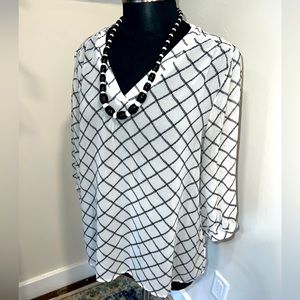 Cute & Sheer Old Navy White/Black Blouse ⚪️⚫️